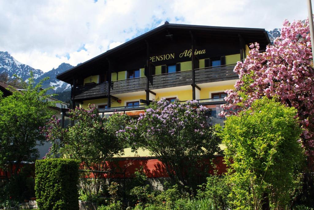 Cafe Pension Alpina Innsbruck Exteriör bild